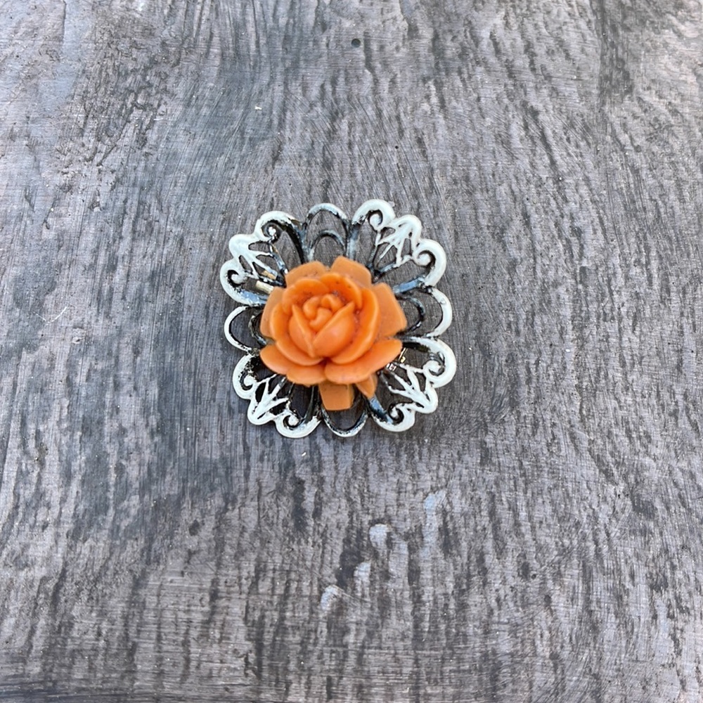 Vintage Floral Scalloped Brooch Lapel Pin